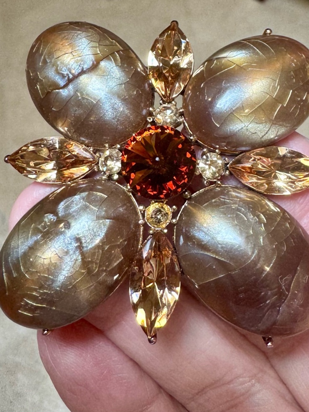 Vintage-Inspired Brown Crystal Flower Brooch